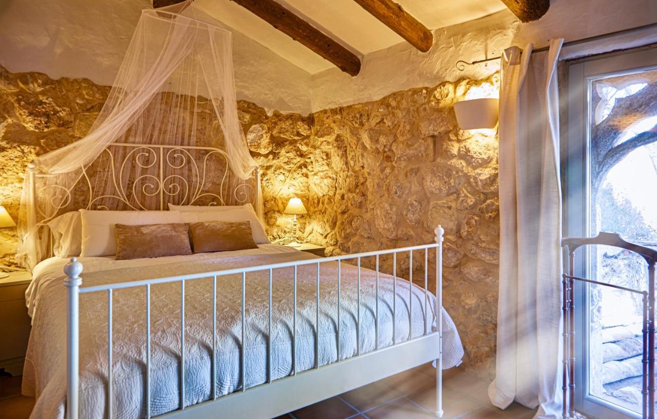 Sitges Hill Retreats-Masia Nur 22 Bedrooms Divided Over 9 Houses For Max 44 Guests Canyelles  Exterior photo